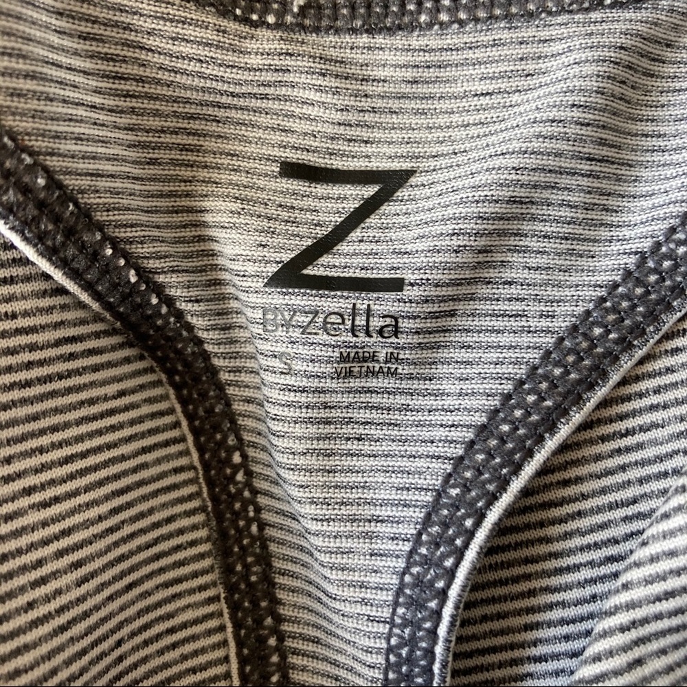 Zella/Under Armour  tops. EUC like new - Picture 3 of 4